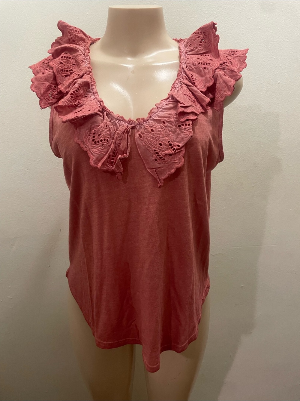 Women's Ruffled Eyelet Neck Tank Top - Dusty Rose
